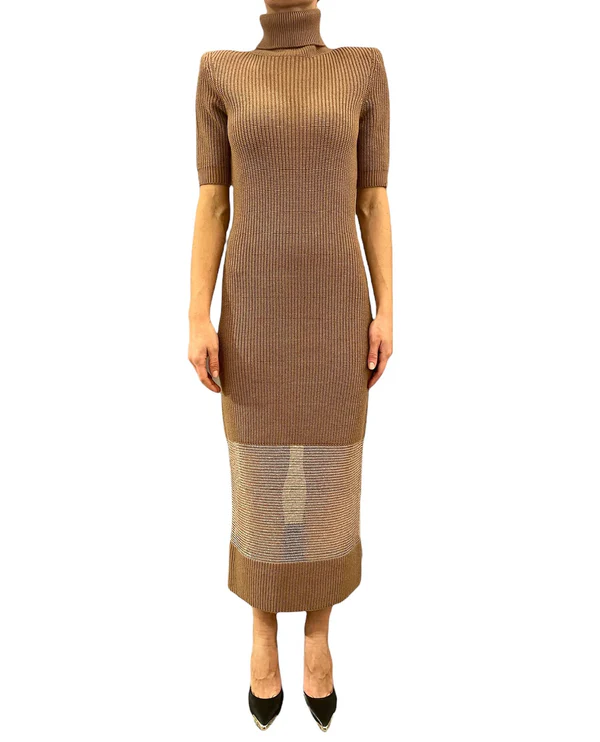 Ridefinire il guardaroba femminile con abiti che uniscono comfort e alta moda Ridefinire il guardaroba femminile con abiti che uniscono comfort e alta moda