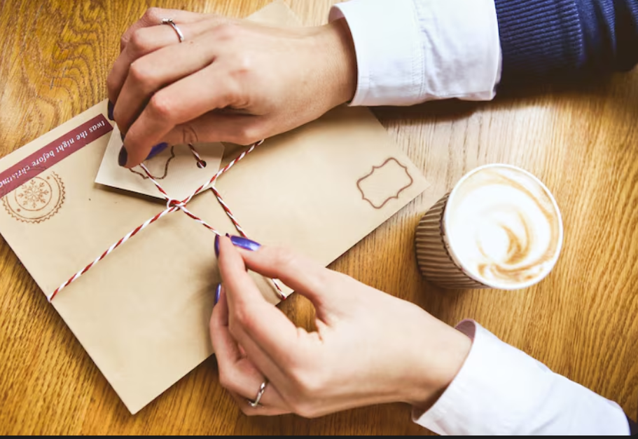 Authoring Envelopes and Note Service That Resonates with Brands