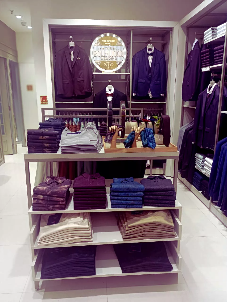 What Makes a Garments Showroom Design Effective for Modern Retail Stores?