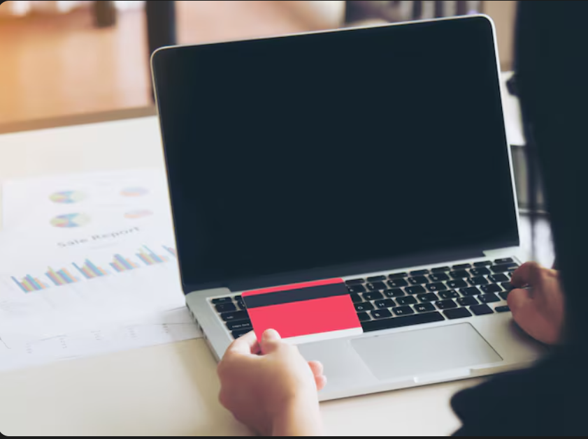 Menjava zaslona na prenosniku kot smiselna izbira namesto nove naprave