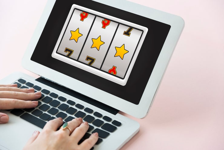 How Online Casinos Manage Thousands of Slot Games on One Platform