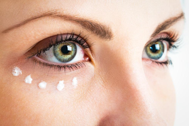 Choosing an eye cream for dark circles and puffiness