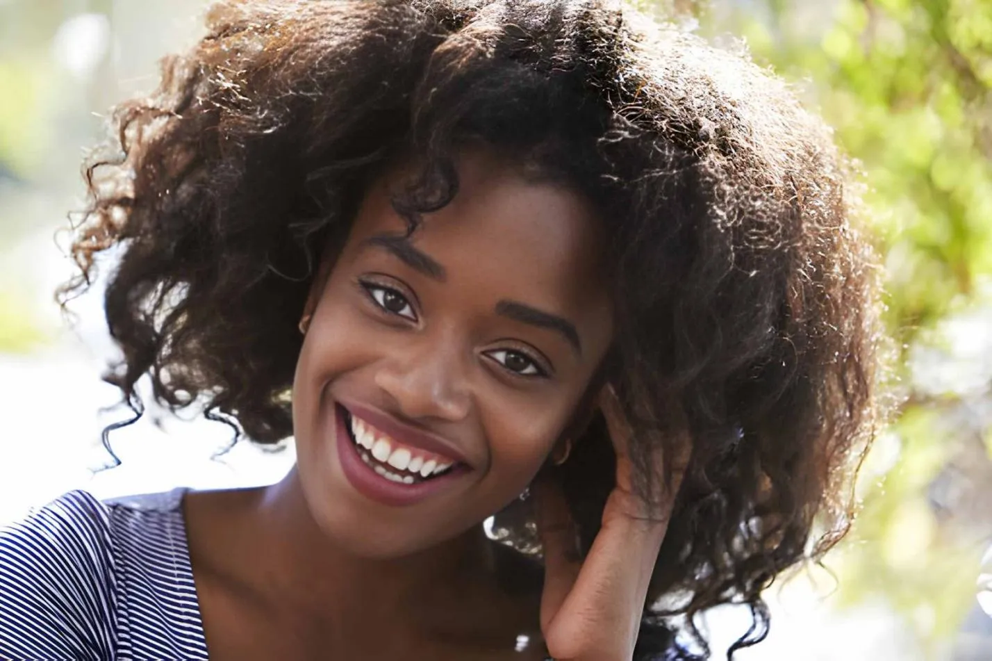 Why Kinky Straight Hair Bundles Are Still a Go-To for Natural-Looking Glam