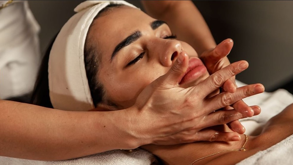 Glow Beyond Expectations: Why HydraFacial Treatment in Dubai Is Transforming Modern Skincare
