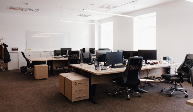 Office interior designer in Delhi planning cost-efficient workspaces