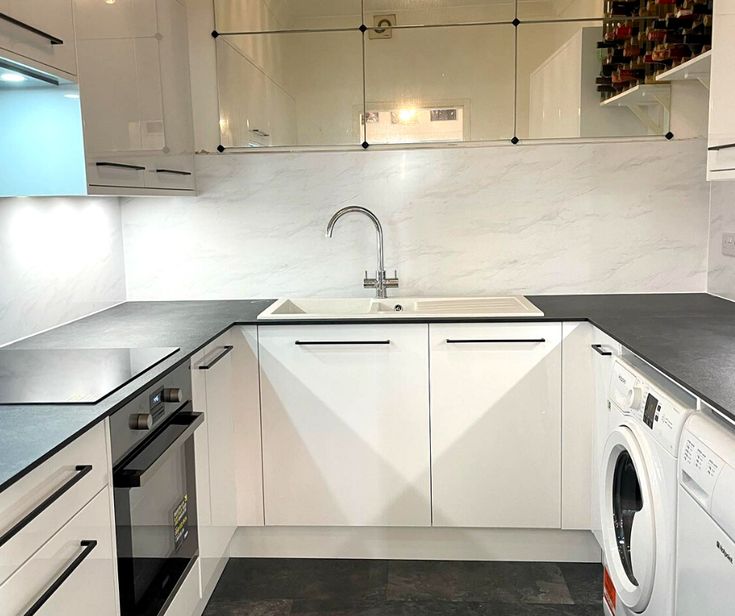Made To Measure Glass Splashback: Precision Design for Modern Kitchen Interiors