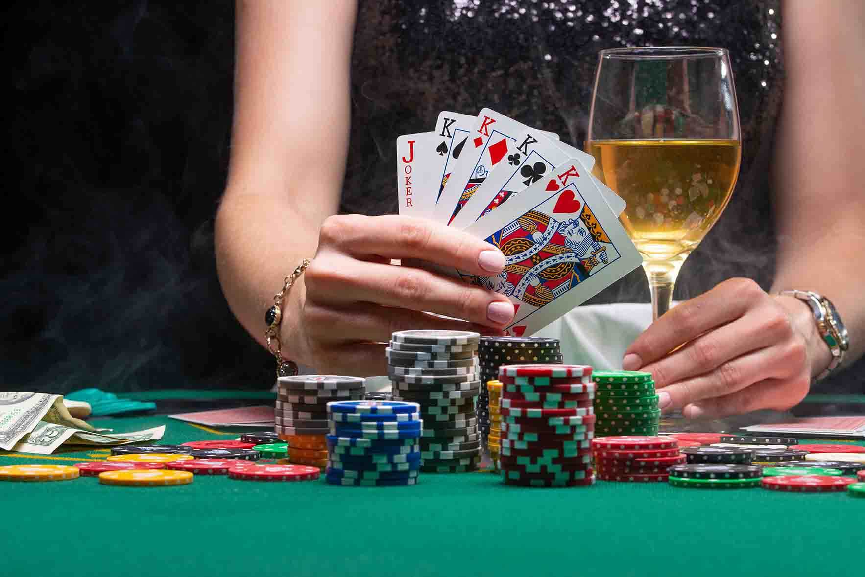 Casino and Online Casino Entertainment in the Digital Age