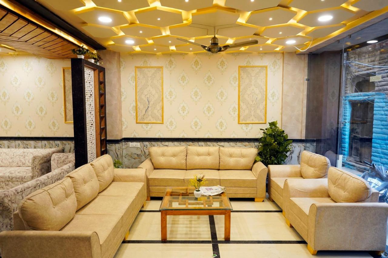Mountain-View Stays Near Solang Valley for Couples and Families