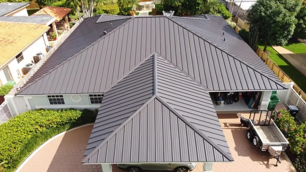 Residential Roofing Contractor | Metal Roof Experts | Shingle Roofing Company in Miami | Tile Roofs Experts | Roof Giants