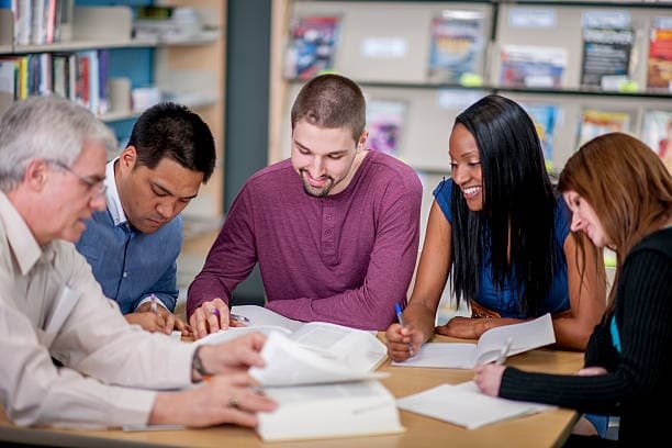How Online Learning Effectiveness Is Measured Through Research on WisPaper AI Platform