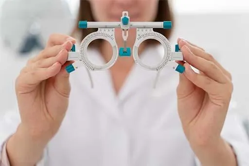 How to Choose the Best Eye Care Clinic in Vile Parle