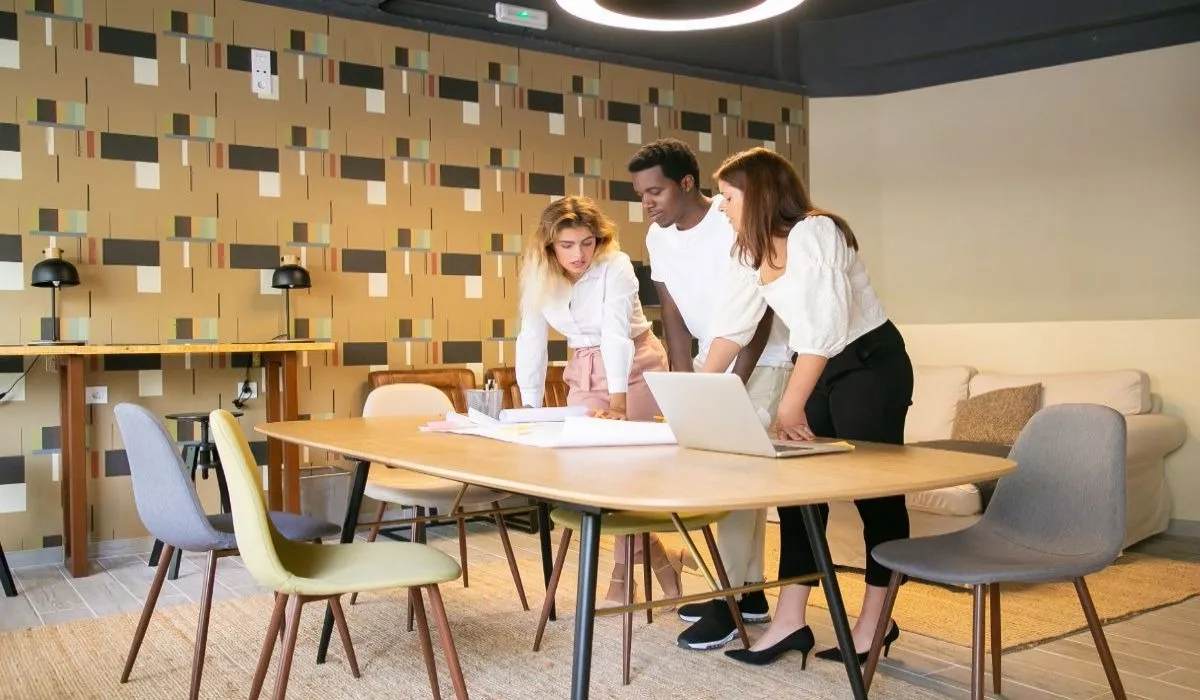 Office interior designer in Noida for customized office interiors
