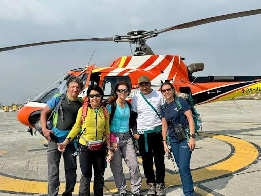 Everest Base Camp Trek with Helicopter Return vs EBC Helicopter Tour Everest Base Camp Trek with Helicopter Return vs EBC Helicopter Tour