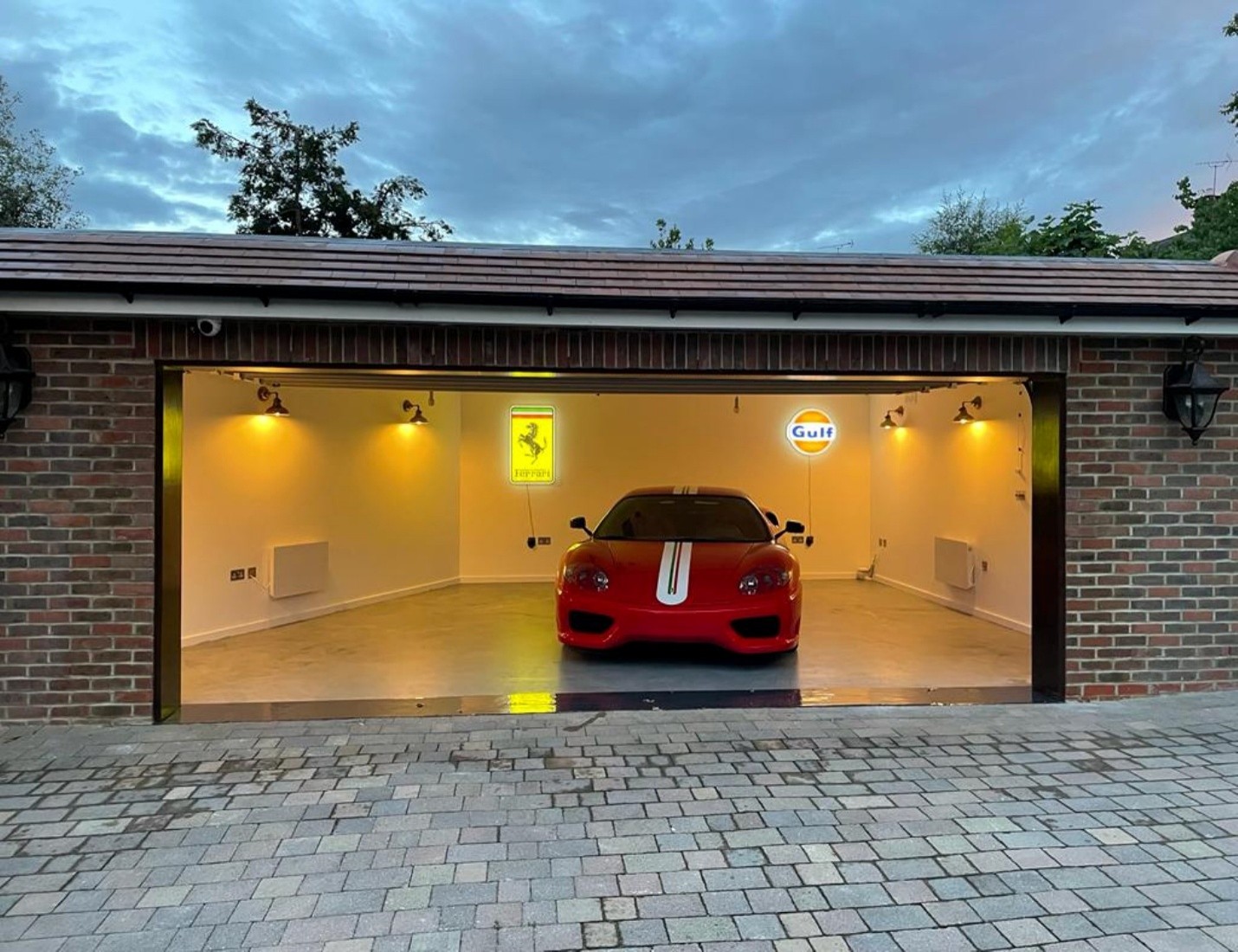 Garage floor solutions that will transform your dirty workspace completely
