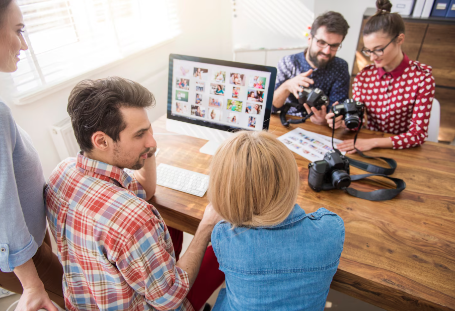 Building a Cohesive Brand Identity: From Logo to Website Building a Cohesive Brand Identity: From Logo to Website