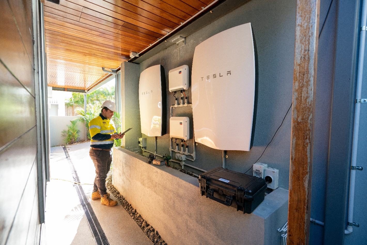 Why Residential Solar Systems Stop Working and How Professionals Restore Them