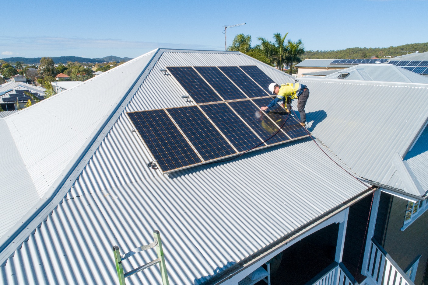 Should You Repair or Replace an Ageing Residential Solar System?