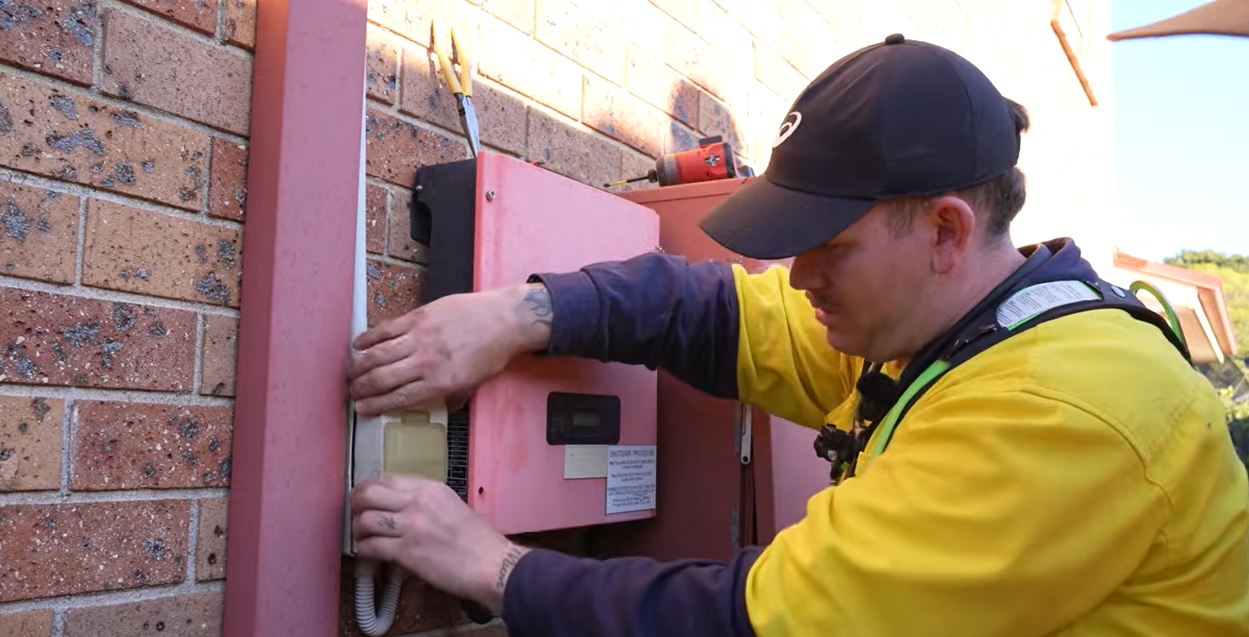 How Professional Maintenance Extends the Life of Panels and Inverters How Professional Maintenance Extends the Life of Panels and Inverters