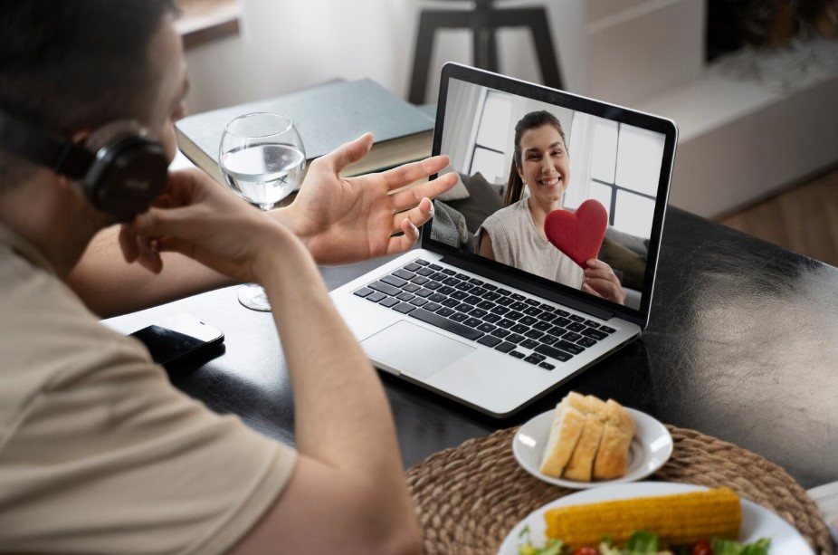 Online Dating: How Face-To-Face Video Builds Trust Before Meeting Online Dating: How Face-To-Face Video Builds Trust Before Meeting