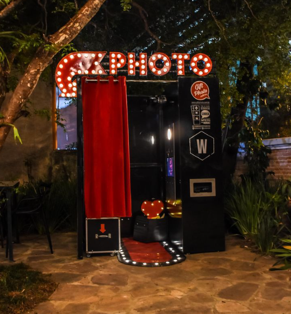 Understanding Photo Booth Cost North West Before Booking Your Event
