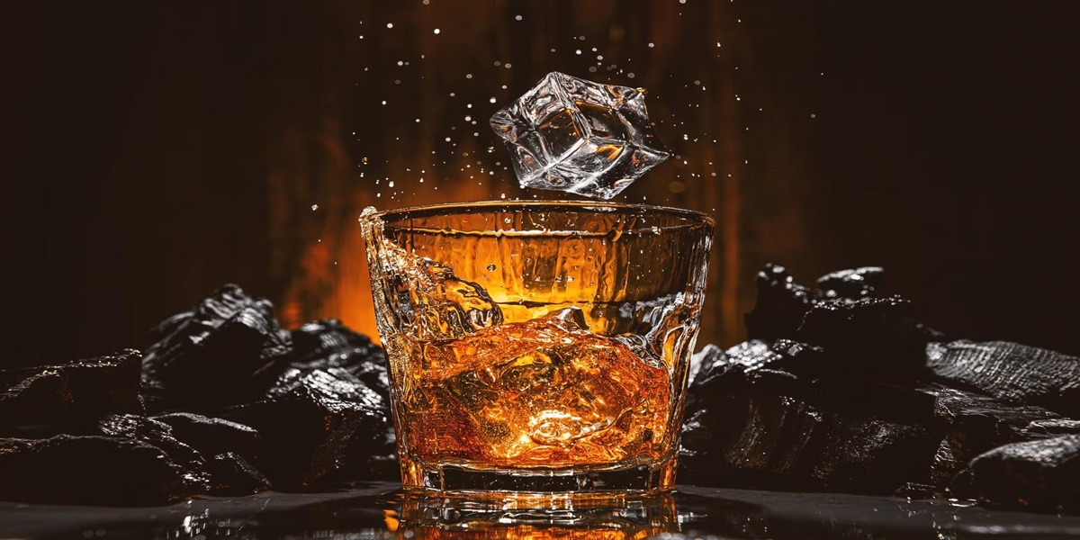 Your Complete Guide to Rum: Production Methods, Popular Styles, Storage Tips, and Useful Information Your Complete Guide to Rum: Production Methods, Popular Styles, Storage Tips, and Useful Information