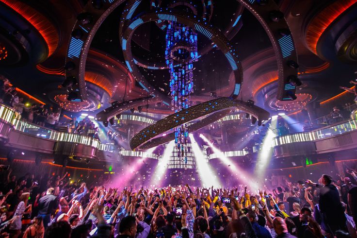 Why Your Travel Group Should Influence Your Nightlife Plans Why Your Travel Group Should Influence Your Nightlife Plans