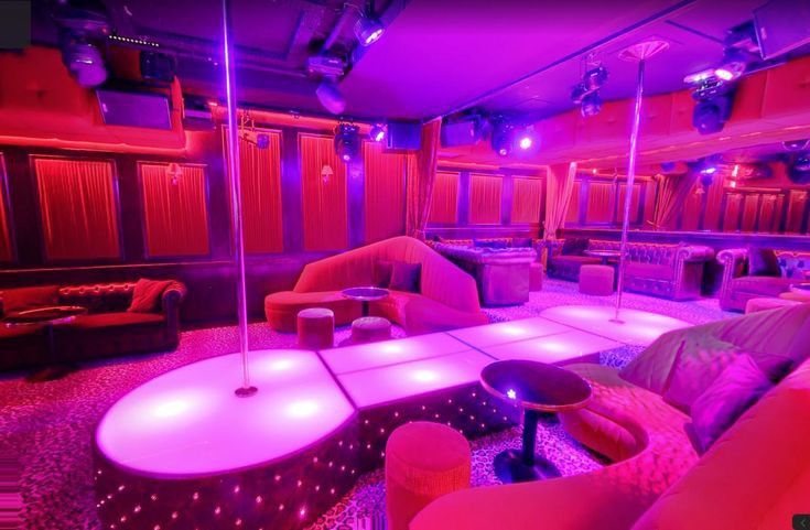 How to Enjoy Las Vegas Nightlife Without Letting Your Schedule Control the Evening