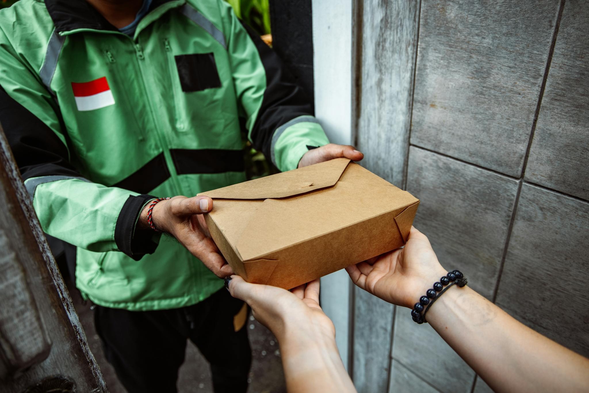 Smart Home Delivery Tracking Tips For Easier Everyday Shipping