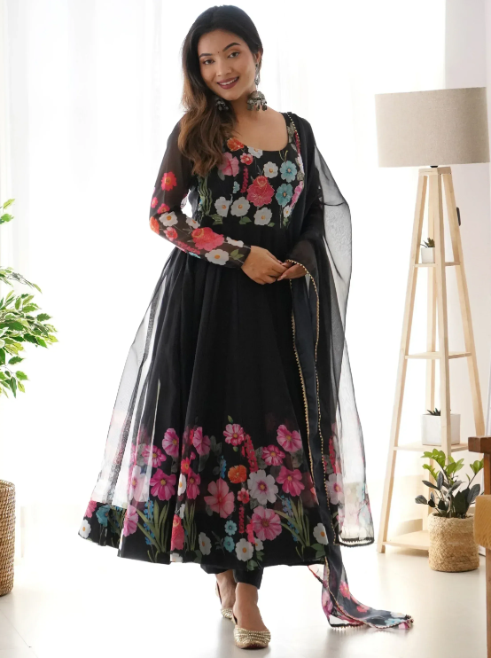 Choosing a Black Suit for Women for Different Formal Occasions Choosing a Black Suit for Women for Different Formal Occasions