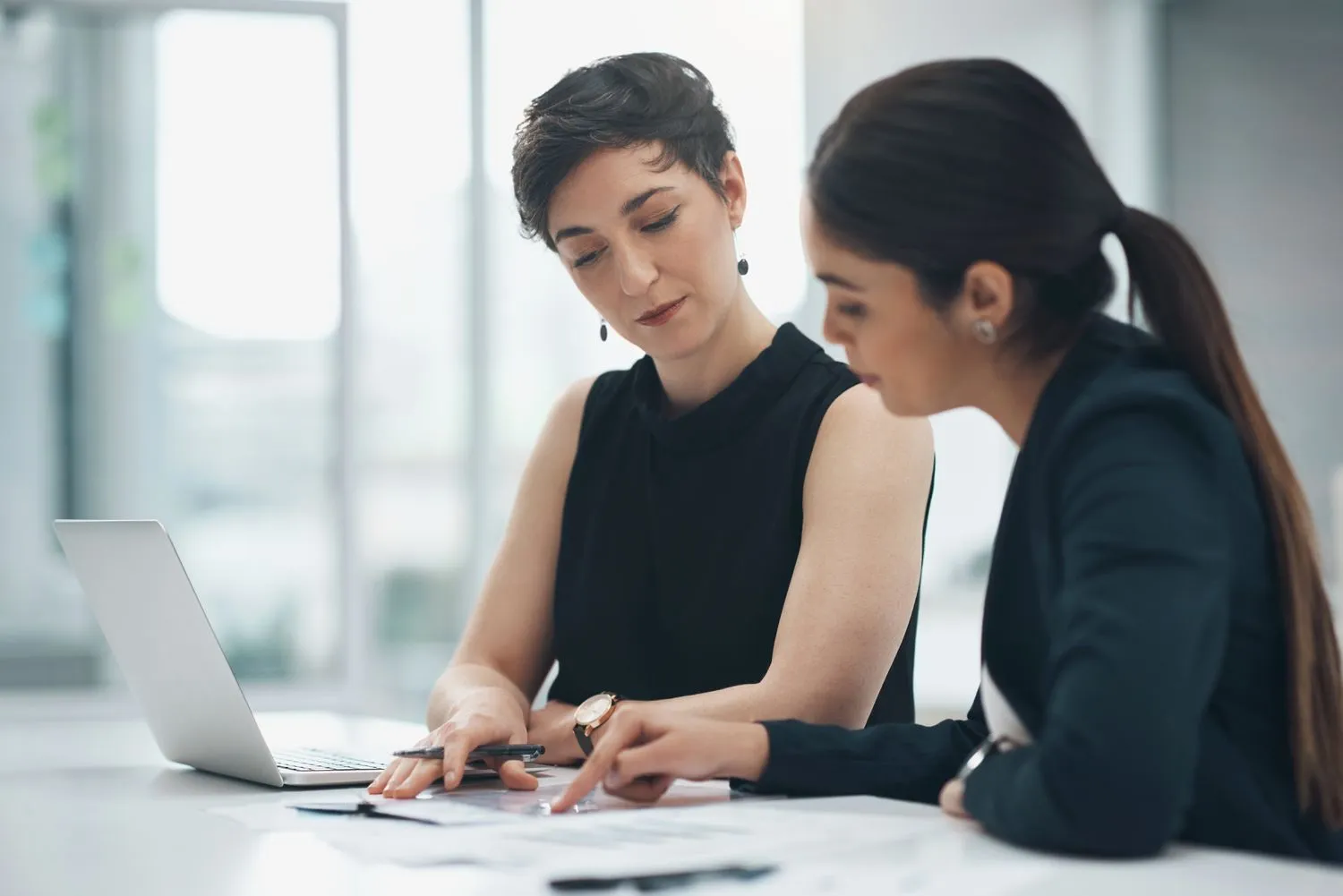 Financial Advisor Career: Benefits and Challenges Explained