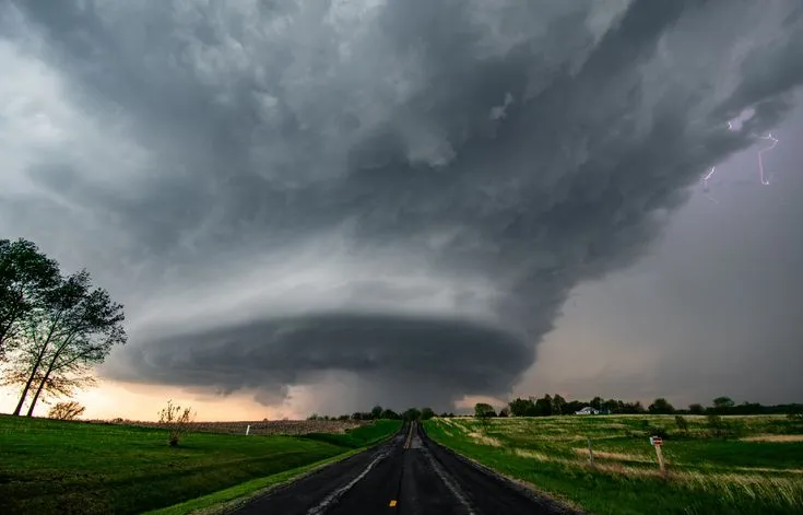 What Makes Supercell Structure So Compelling to Observe What Makes Supercell Structure So Compelling to Observe