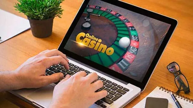 Is it better to play online casino games on PC or on your phone?