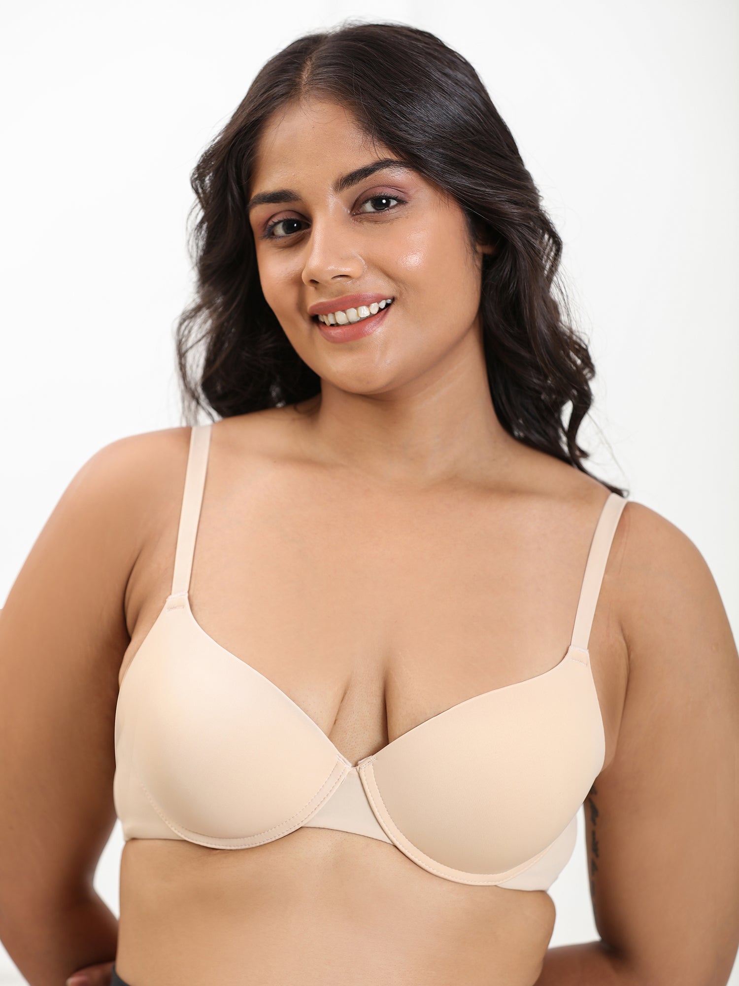 Smooth Under Tight Tees: Choosing a Bra That Leaves No Visible Lines or Bumps