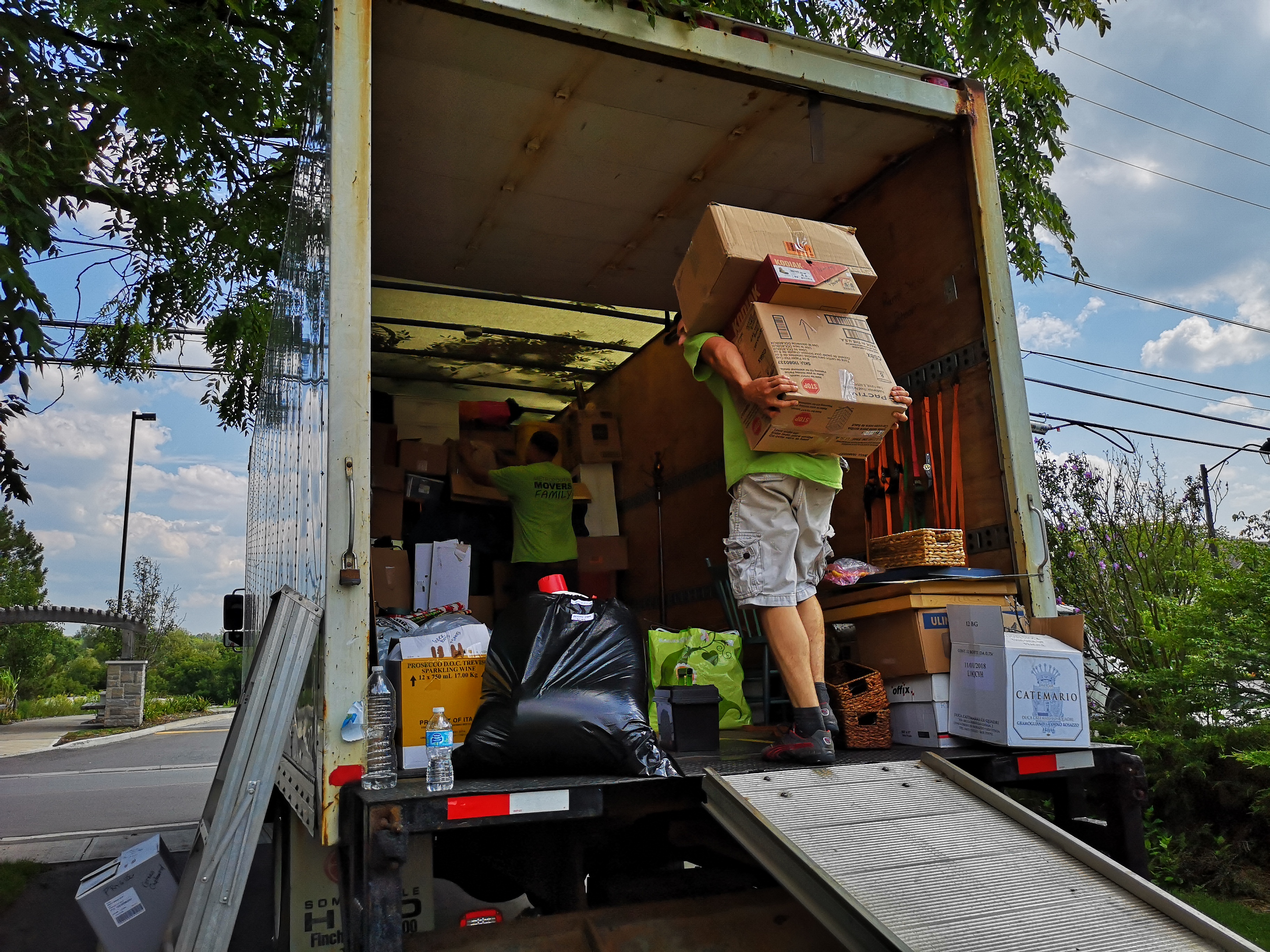 Moving From a House to an Apartment in Canada: A Complete Downsizing and Space Planning Guide Moving From a House to an Apartment in Canada: A Complete Downsizing and Space Planning Guide
