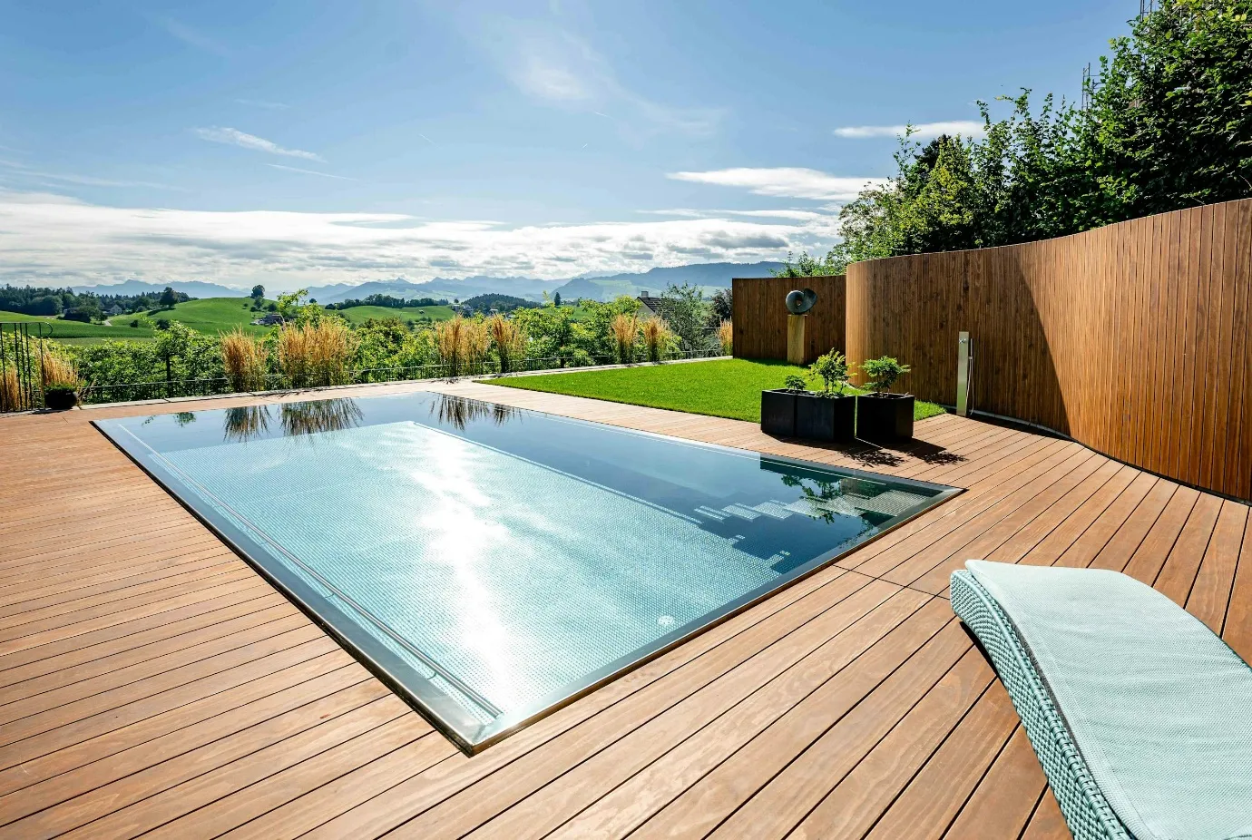 Pool Decking: Durable, Barefoot-Friendly Boards | Accoya
