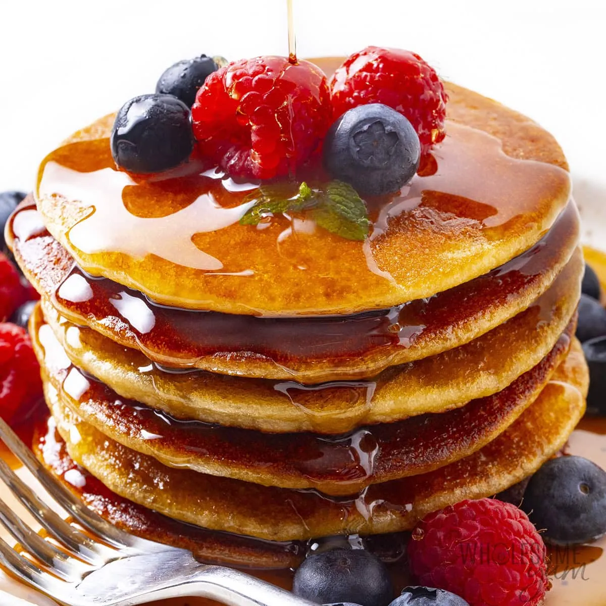 Almond Flour Pancakes (Fluffy, Easy Recipe)