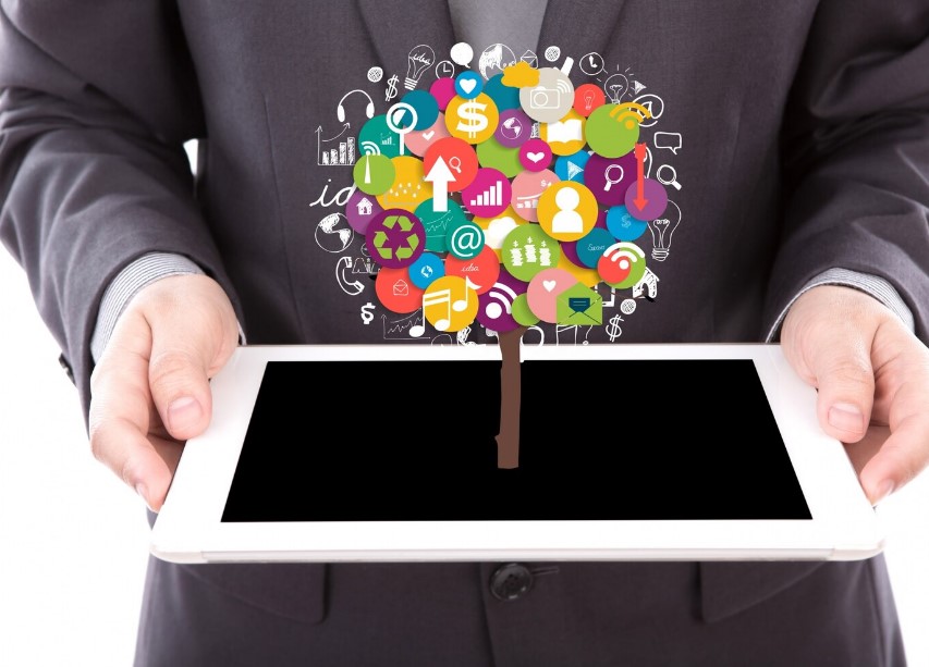 Moving Beyond Traditional Advertising With Integrated Digital Strategies Moving Beyond Traditional Advertising With Integrated Digital Strategies